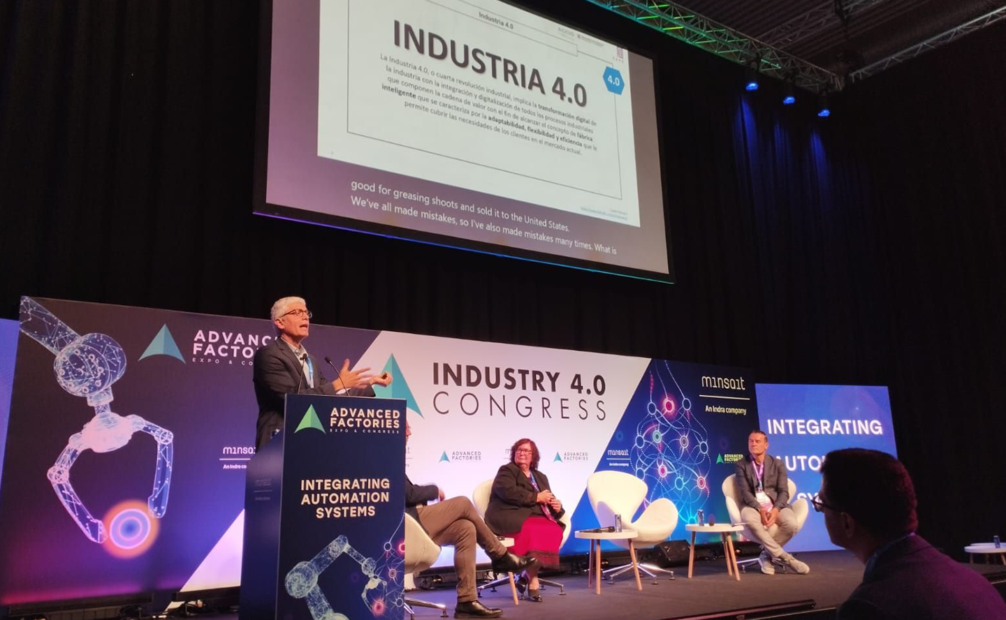 perosnas en un congreso de industria 4.0