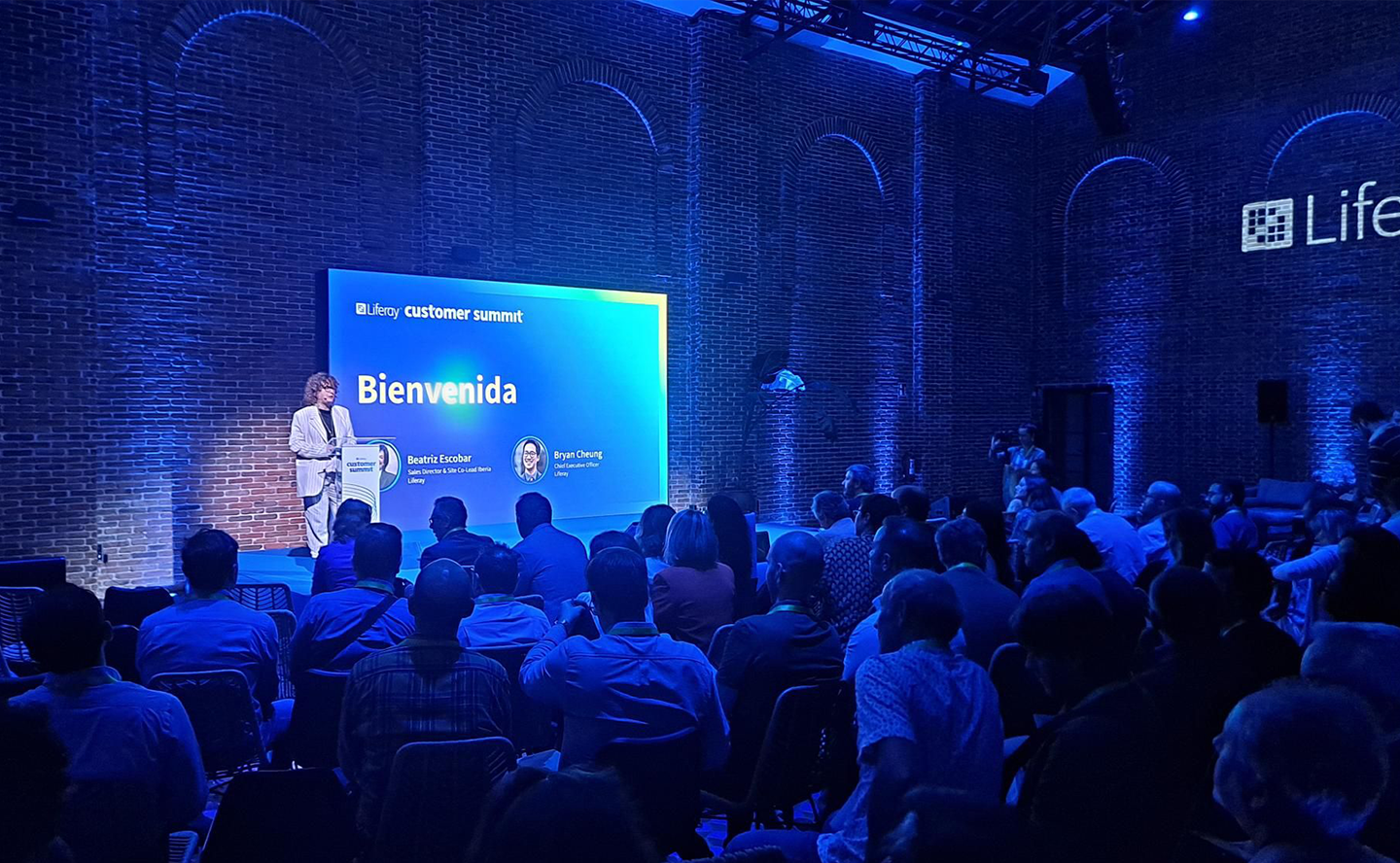 persona en el Customer Summit Liferay Madrid