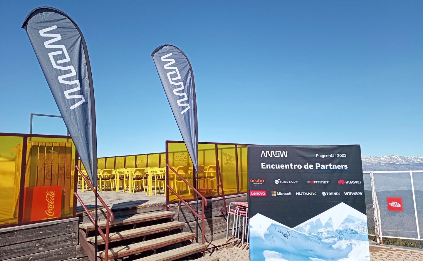 Encuentro de partners arrow en las pistas de esqui en puigcerdá