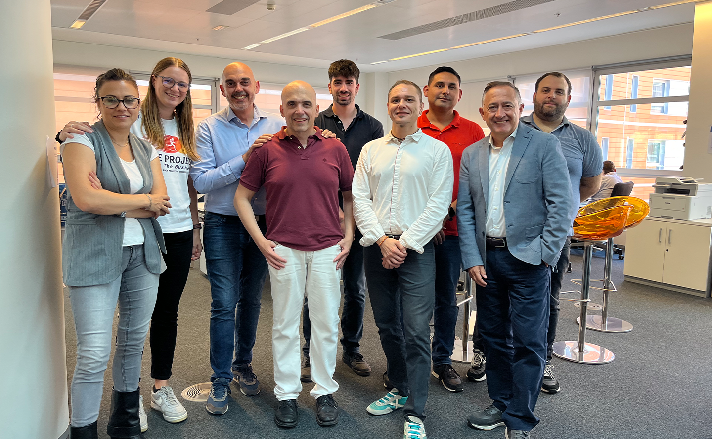 Foto del equipo de cyberseguridad, varias personas