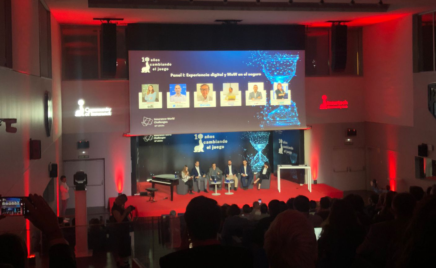 Escenario con ponentes del Insurance World Challenges